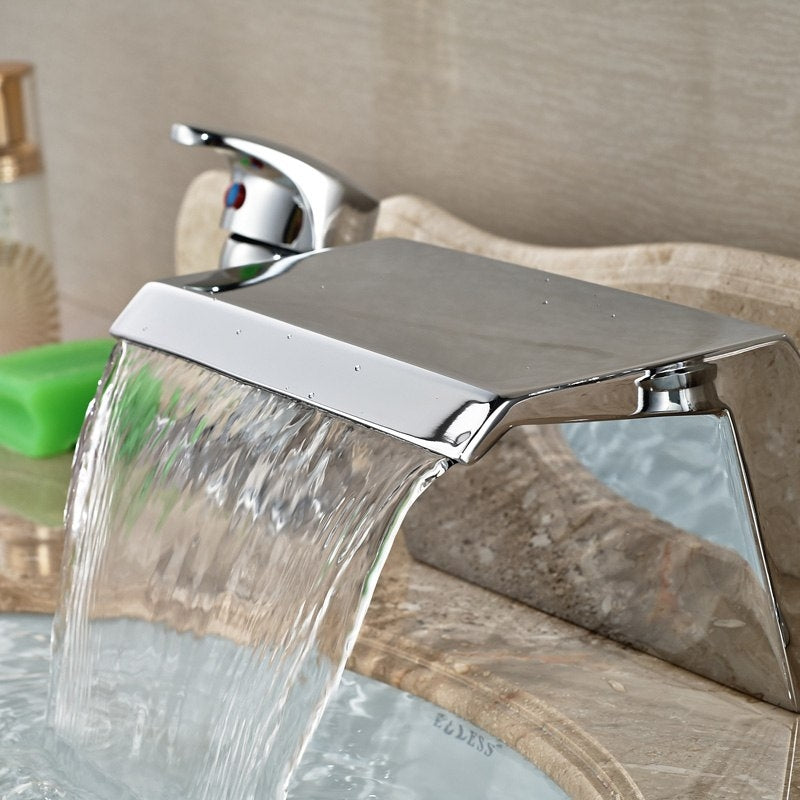 Ceramic Valve Waterfall Chrome Bathtub Faucet with Hand Shower
