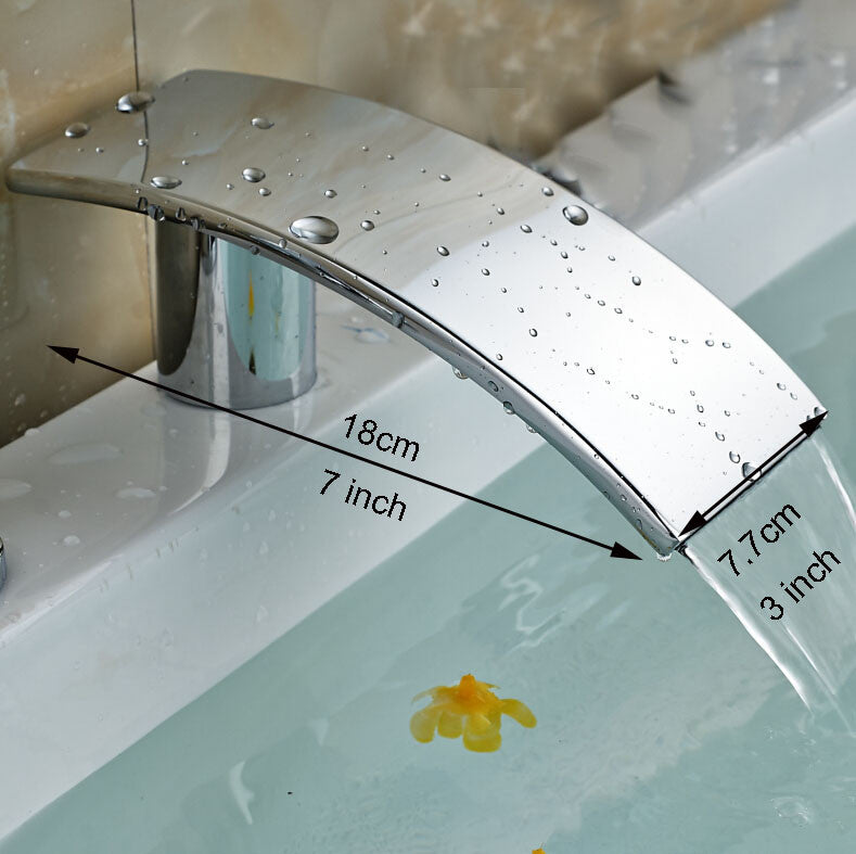 Maceió Bathtub Faucet With Hand Shower In Chrome Finish