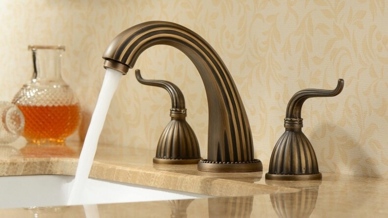 Widespread Three Holes Bathroom Sink Faucet Two Handles Basin Mixer Tap Solid Brass