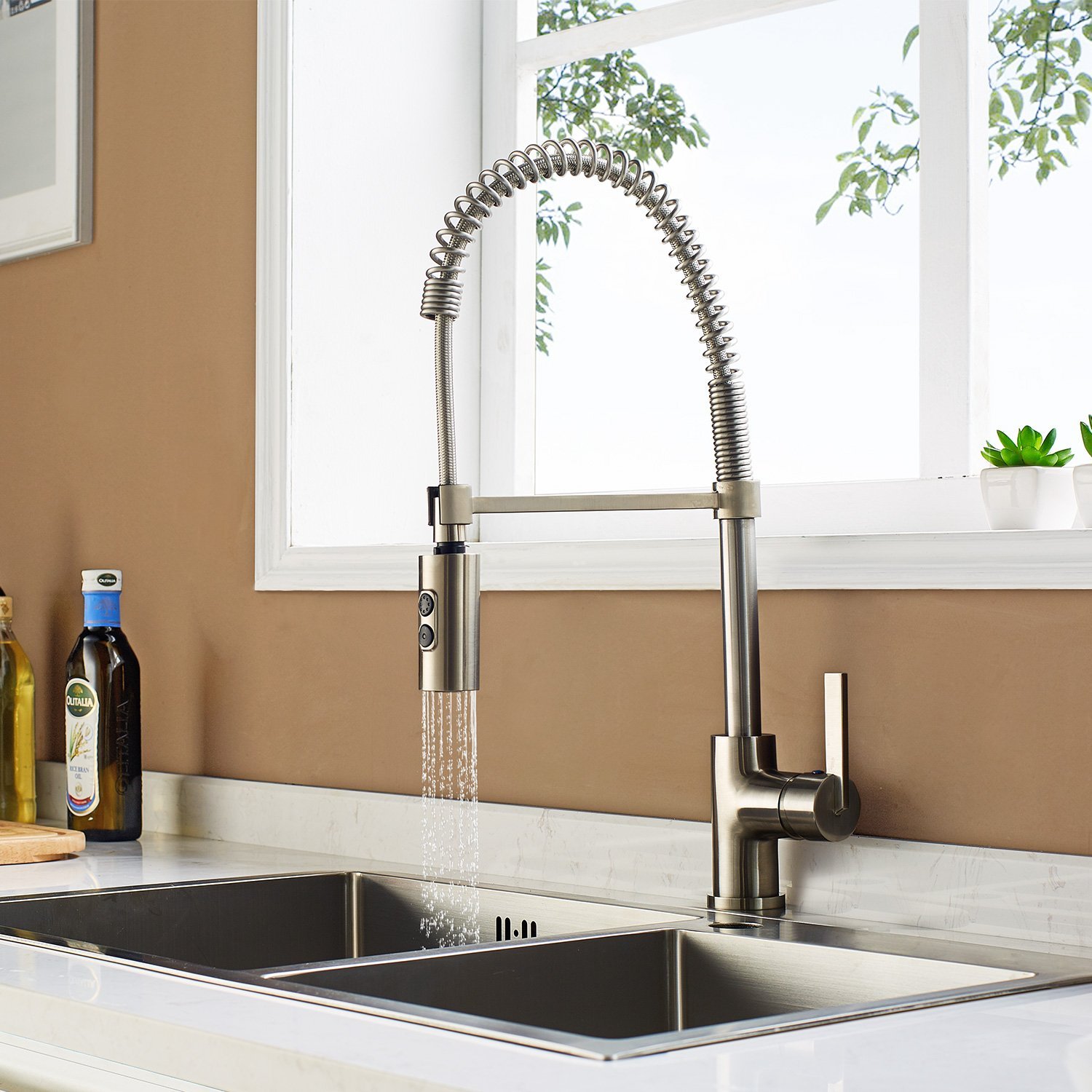 Chieti Kitchen Faucet With Pull-Down Sprayer