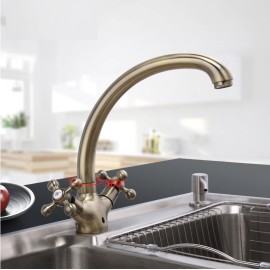 Rotatable dual handle kitchen faucet