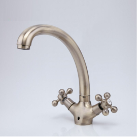 Rotatable dual handle kitchen faucet